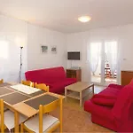 Cozy In With View Apartament Pirovac