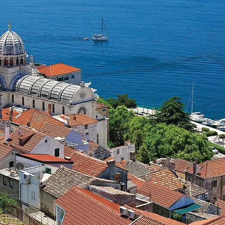 Amazing In With View *